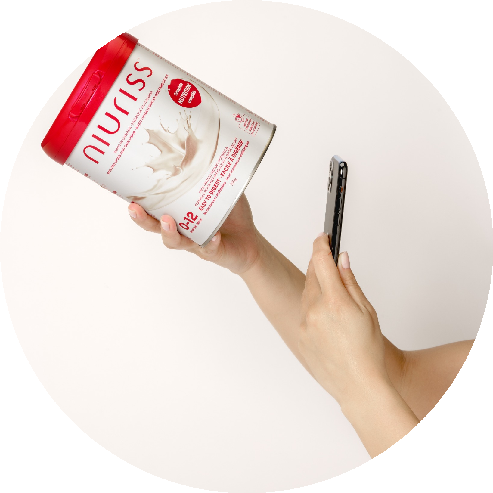 Person scanning QR code Niuriss Infant Formula Can